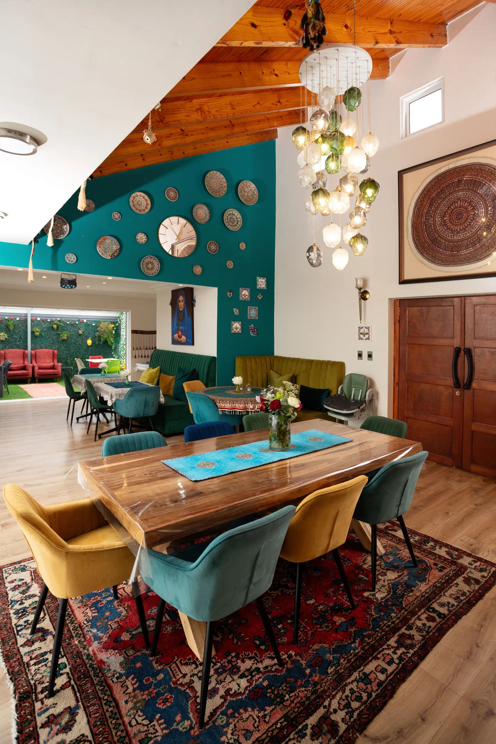 Relaxed shared space at Ocean Vibes Inn